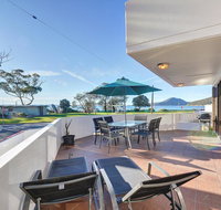 2 'Fleetwood' 63 Shoal Bay Road - spectacular views - Accommodation Nelson Bay