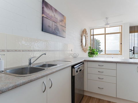 2 'Little Hut' 20 Kurrawa Close - Stunning Water Views Of Little Beach - Accommodation Nelson Bay 3