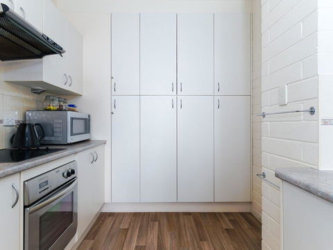2 'Little Hut' 20 Kurrawa Close - Stunning Water Views Of Little Beach - Accommodation Nelson Bay 1