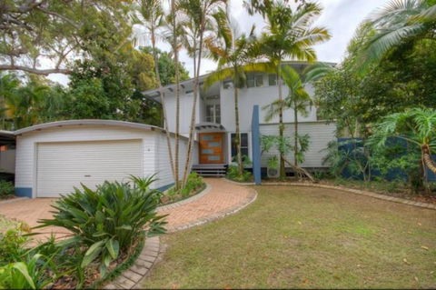 2 Satinwood Drive - Rainbow Shores, Executive Level Beach House, Pool, Walk To Beach - Accommodation Nelson Bay 0