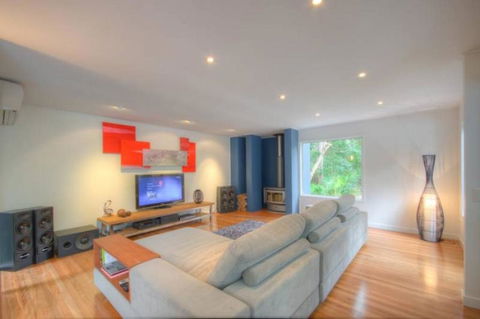 2 Satinwood Drive - Rainbow Shores, Executive Level Beach House, Pool, Walk To Beach - Accommodation Nelson Bay 2