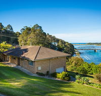 2 Water Crescent - Retro Haven - Accommodation Nelson Bay