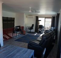 2-29 Rumbalara Avenue - Rainbow Beach Bring your dog or your cat or bring both Free Wi-Fi - Accommodation Nelson Bay