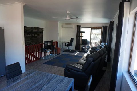 2-29 Rumbalara Avenue - Rainbow Beach, Bring Your Dog Or Your Cat Or Bring Both, Free Wi-Fi - Accommodation Nelson Bay 0
