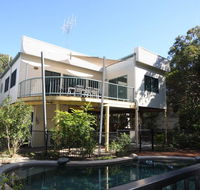 20 Orania Court - Two storey family home with swimming pool patio  large deck. Pet friendly - Accommodation Nelson Bay
