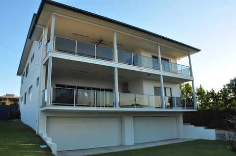 21 Tingira Close - Family Home In A Quiet Street Enjoying Ocean Views - Accommodation Nelson Bay 1