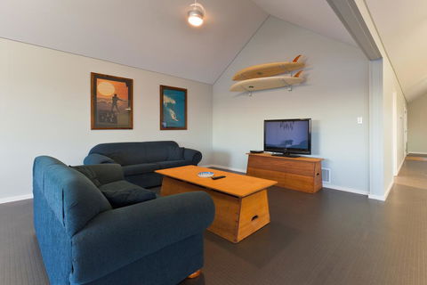 22 Kestrel Place- PRIVATE JETTY - Accommodation Nelson Bay 3