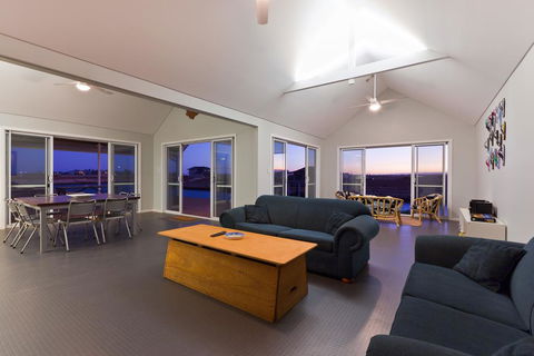 22 Kestrel Place- PRIVATE JETTY - Accommodation Nelson Bay 2