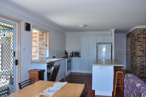 23 Carlo Road - Lowset Family Home Within Walking Distance To The Shopping Centre. Pet Friendly - Accommodation Nelson Bay 1