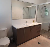 26 Satinwood Drive- Low set modern sleeps 8 - Accommodation Nelson Bay