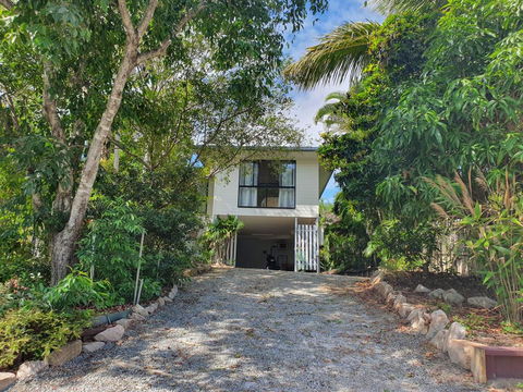 27 Bomburra Court - Rainbow Beach, Spacious, Comfortable, Large Deck, Private - Accommodation Nelson Bay 2