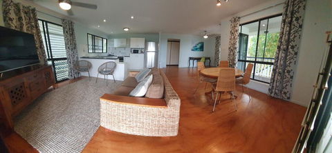 27 Bomburra Court - Rainbow Beach, Spacious, Comfortable, Large Deck, Private - Accommodation Nelson Bay 1