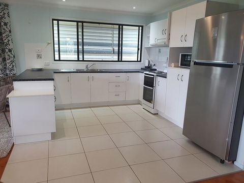 27 Bomburra Court - Rainbow Beach, Spacious, Comfortable, Large Deck, Private - Accommodation Nelson Bay 3