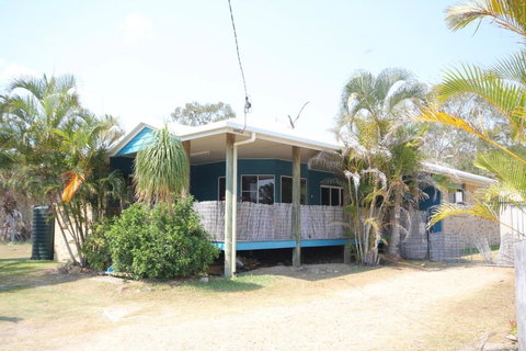 CASTAWAY BEACH HOUSE- NO Parties - NO Pets - Accommodation Nelson Bay 0