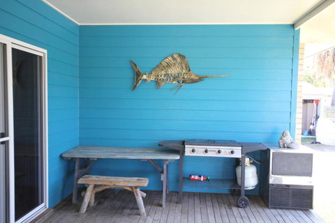CASTAWAY BEACH HOUSE- NO Parties - NO Pets - Accommodation Nelson Bay 4