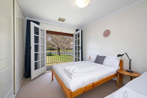 Cityscape Charm - 2BR Home In Wattle Park - Accommodation Nelson Bay 3