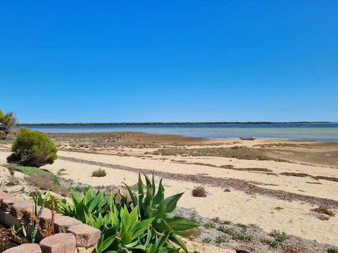 Crab Claw Cottage - Nelsons Bay Accommodation 3
