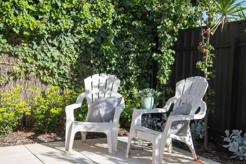 Cranbrook Courtyard - A Sunny City-fringe Retreat - Accommodation Nelson Bay 2