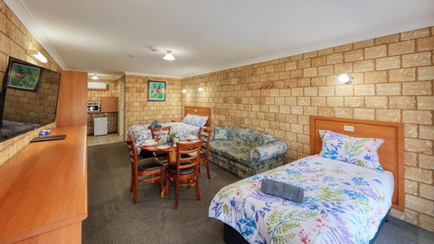Darling River Motel - Nelson Bay Accommodation.com 0