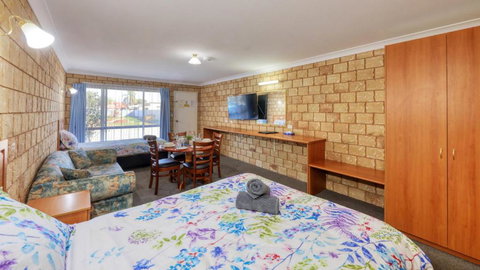 Darling River Motel - Nelson Bay Accommodation.com 2