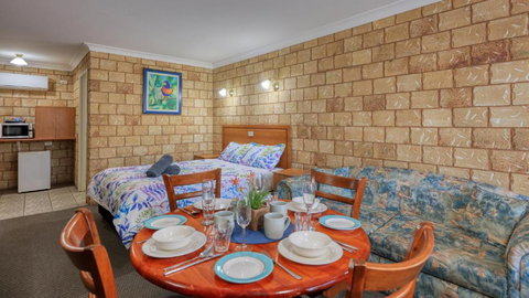 Darling River Motel - Nelson Bay Accommodation.com 1