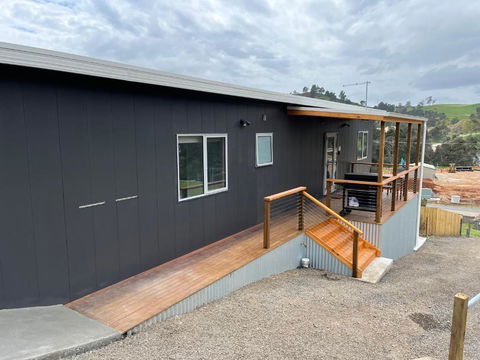 Derby Digs Cabin - Accommodation Nelson Bay 0