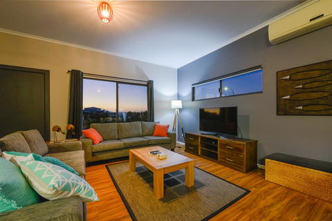 27 Osprey Way - Amazing Pet-Friendly Beach House With Gulf Views - Accommodation Nelson Bay 3
