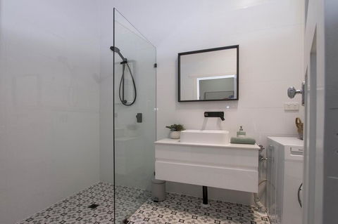 2BR Cottage With Parking Close To Adelaide CBD - Nelsons Bay Accommodation 3