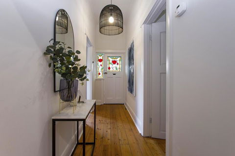 2BR Cottage With Parking Close To Adelaide CBD - Nelsons Bay Accommodation 1