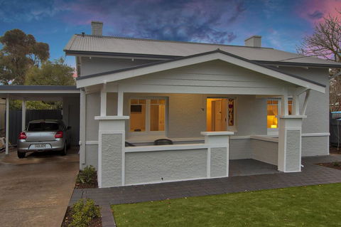 2BR Cottage With Parking Close To Adelaide CBD - Nelsons Bay Accommodation 0