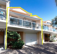 3 'Frangipani' 30 Leonard Avenue - great townhouse with air con - Accommodation Nelson Bay