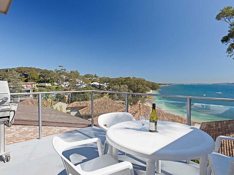 3 'Sebastapol' 66 Thurlow Avenue - Gorgeous Unit Overlooking Dutchies Beach - Accommodation Nelson Bay 0