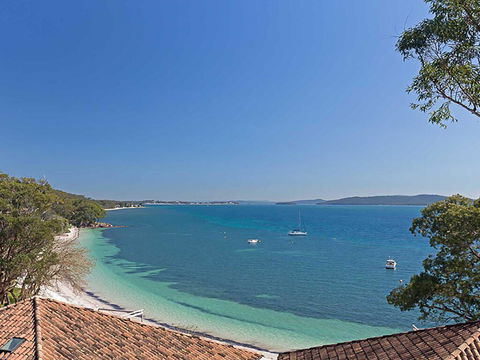 3 'Sebastapol' 66 Thurlow Avenue - Gorgeous Unit Overlooking Dutchies Beach - Accommodation Nelson Bay 1
