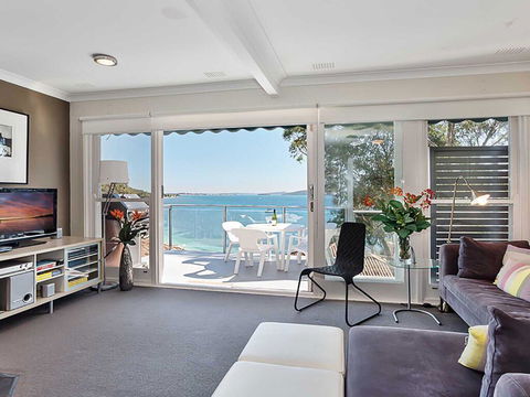 3 'Sebastapol' 66 Thurlow Avenue - Gorgeous Unit Overlooking Dutchies Beach - Accommodation Nelson Bay 2