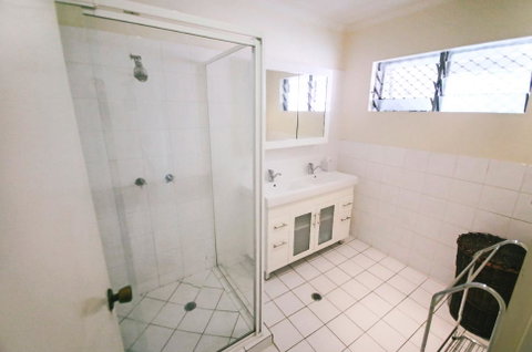 3 Bedroom Apartment // Spence St - Accommodation Nelson Bay 2