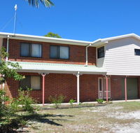 31 Bombala Crescent - Two storey home with covered outdoor deck fully fenced backyard. Pet friendly - Accommodation Nelson Bay