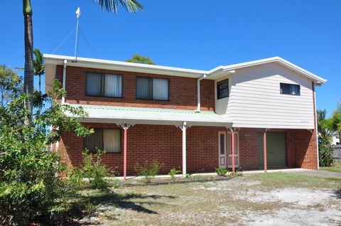 31 Bombala Crescent - Two Storey Home With Covered Outdoor Deck, Fully Fenced Backyard. Pet Friendly - Accommodation Nelson Bay 0