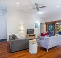 33 Bangalow - Narrawallee's Beautiful Bungalow - Accommodation Nelson Bay