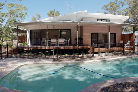 33 Esprit Drive - Rainbow Shores, Style, Comfort And Relaxation, Pets Welcome, Pool - Accommodation Nelson Bay 0