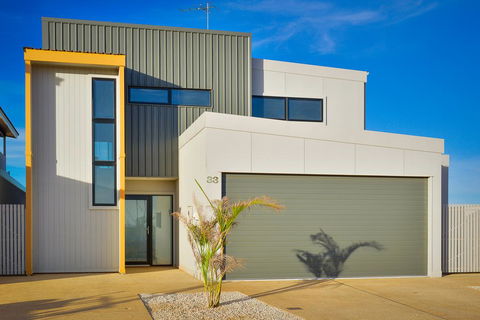 33 Inggarda Lane - PRIVATE JETTY & SPA - Nelsons Bay Accommodation 1