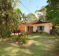 35 Santa Monica Avenue Coolum Beach Pet Friendly Linen Included - Accommodation Nelson Bay