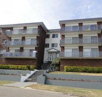 4 'Adriana' 83 Ronald Avenue - open plan living with backyard - Accommodation Nelson Bay
