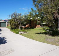 4 Boronia Place - Rainbow Beach Perfect convenient location Fenced yard - Accommodation Nelson Bay