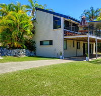 40 Rumbalara Avenue - Rainbow Beach Entertain on the spacious verandah overlooking beautiful Rainbow Beach - Accommodation Nelson Bay
