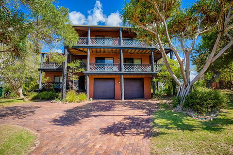 41 Carlo Circle - Rainbow Beach, Huge Beach House With Room For Everyone - Accommodation Nelson Bay 0