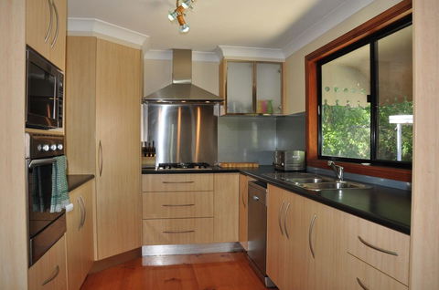 43 Double Island Drive - Two Level Holiday Home With Swimming Pool. Located Close To Beach And CBD - Accommodation Nelson Bay 3