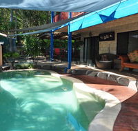 43 Double Island Drive - Two level holiday home with swimming pool. Located close to beach and CBD - Accommodation Nelson Bay