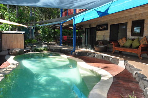 43 Double Island Drive - Two Level Holiday Home With Swimming Pool. Located Close To Beach And CBD - Accommodation Nelson Bay 0