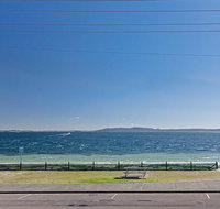 5 'Bayside' 21 Victoria Parade - unbeatable location and Air Conditioned - Accommodation Nelson Bay