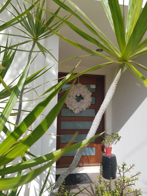 5 Bedroom Luxury Villa - Hope Island - Accommodation Nelson Bay 3